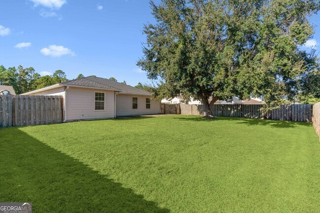 Building Photo - 3BR/2BA with a Fenced Back Yard