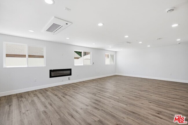Building Photo - 11611 Burbank Blvd