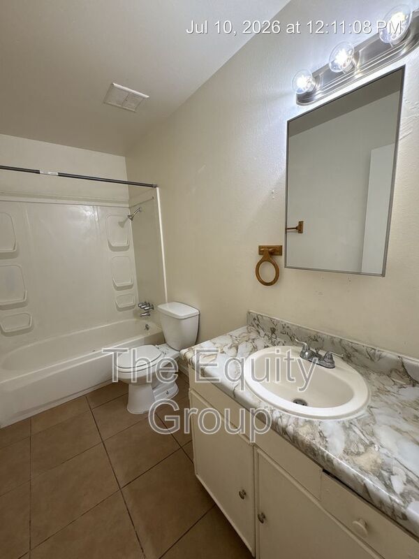 Building Photo - 81 E Hazelwood Dr