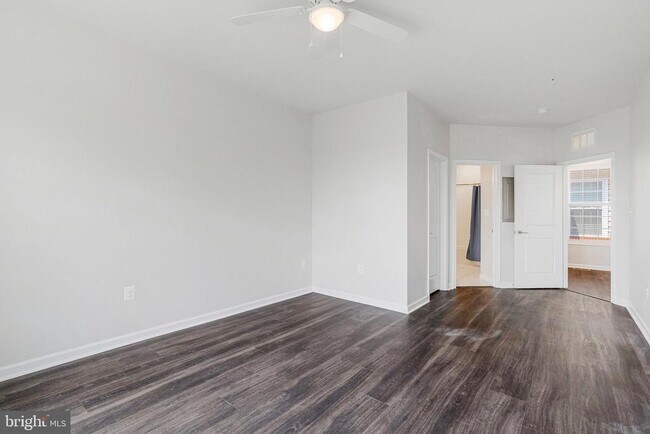 Building Photo - 23286 Southdown Manor Terrace