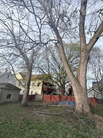 Building Photo - 1022 Avery Ave