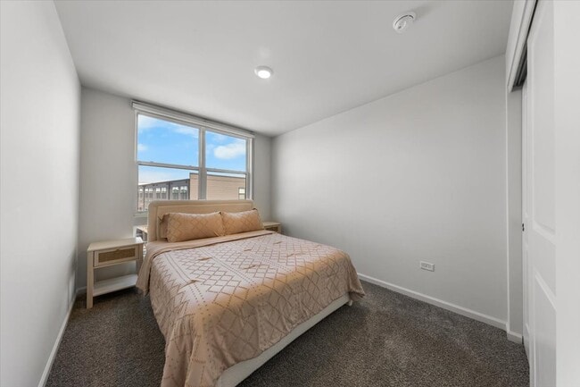 Building Photo - 2217 Venture Dr