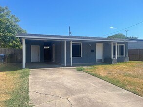 Building Photo - Woodlawn Estate – Updated 3 Bedroom Home f...