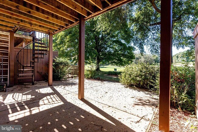 Building Photo - 2186 Golf Course Dr