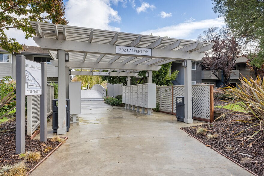 Building Photo - 202 Calvert Dr