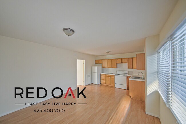 Building Photo - Sun-Drenched One Bedroom with Spacious Roo...