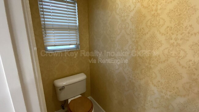 Building Photo - 1367 Gwerder St