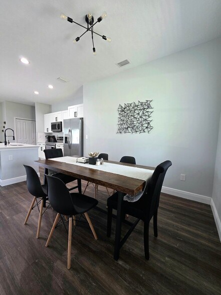 Building Photo - 7105 Happiness St