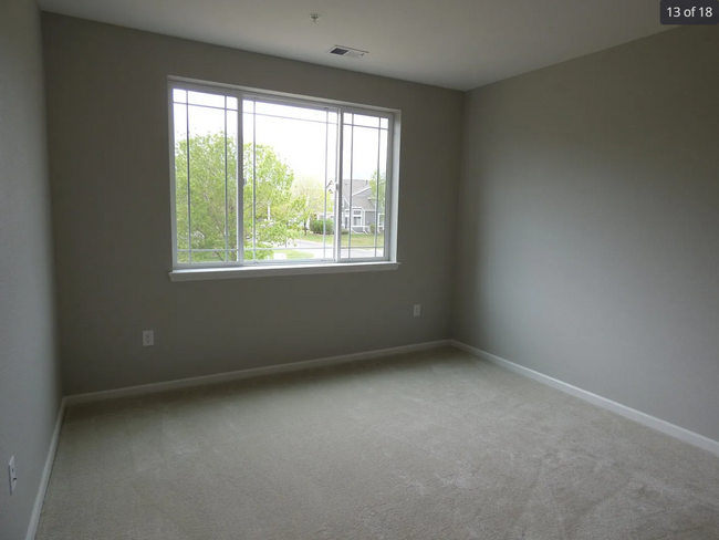 Building Photo - Clean and quaint condo in Longmont - avail...