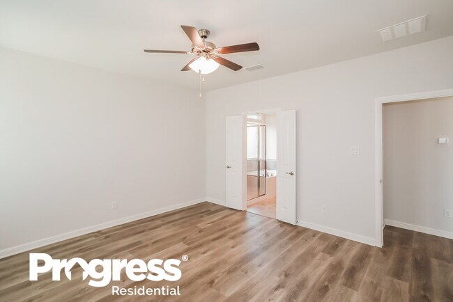 Building Photo - 9132 Golden Hollow Ln