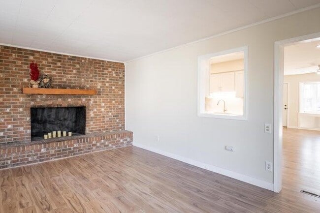 Building Photo - 1529 Wismer St