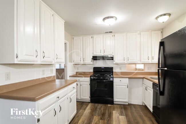 Building Photo - 440 Durwood Dr