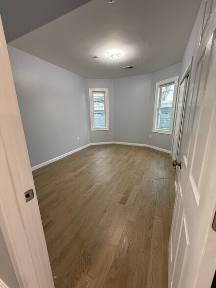 Building Photo - 120 Cushing Ave