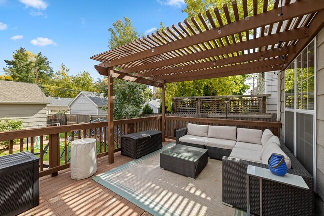 Building Photo - 2780 Perry St