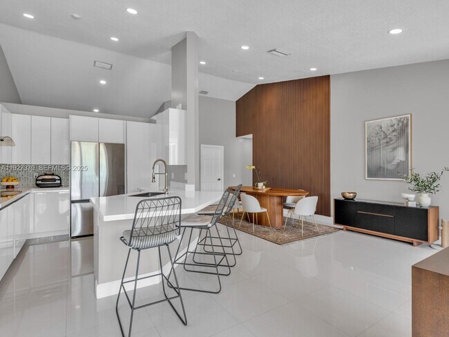 Building Photo - 933 Falling Water Rd