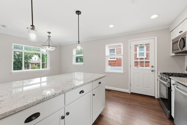 Building Photo - 2341 Belleview Ave