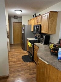 Building Photo - rare champlin 3 bed townhouse!