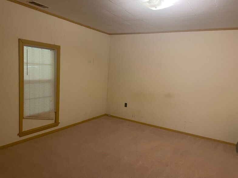 Building Photo - 410 N Tillman St