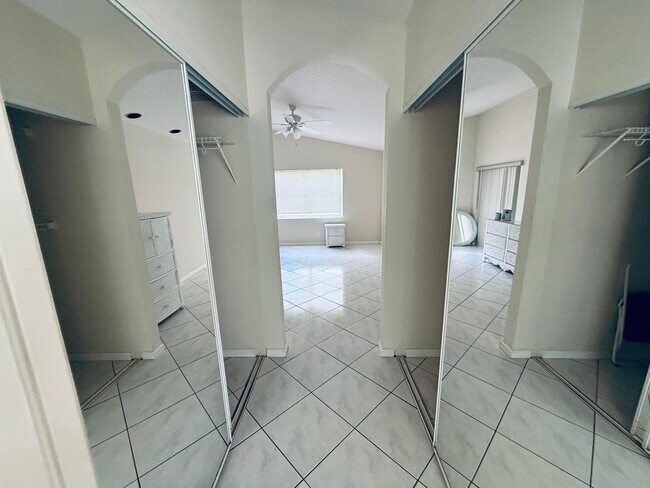 Building Photo - 10921 Royal Caribbean Cir