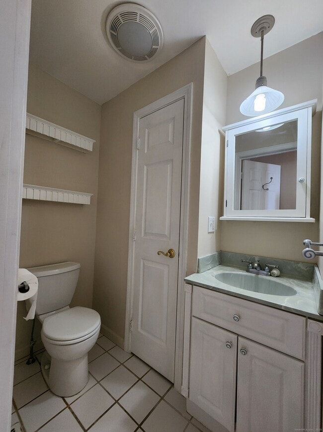 Building Photo - 533 Main St