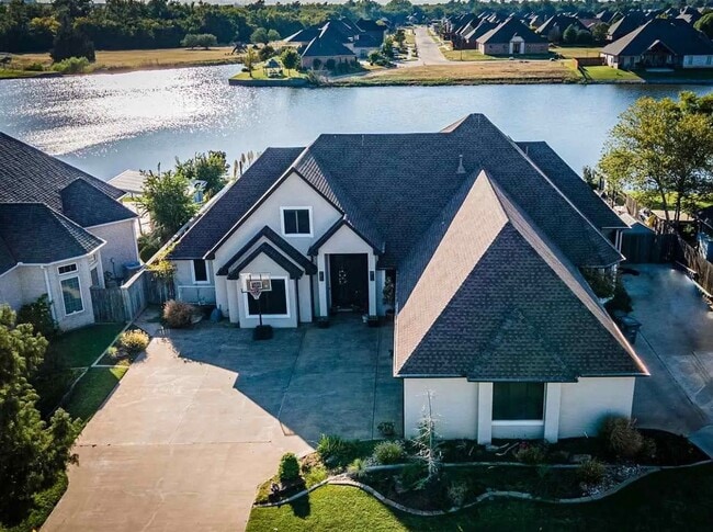 Building Photo - 7623 Wyatt Lake Drive