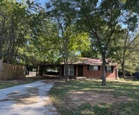 Building Photo - Lovely 3BR / 1 Bath Brick Ranch in Riverdale!