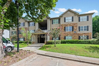 Building Photo - 3202 Fairington Club Dr