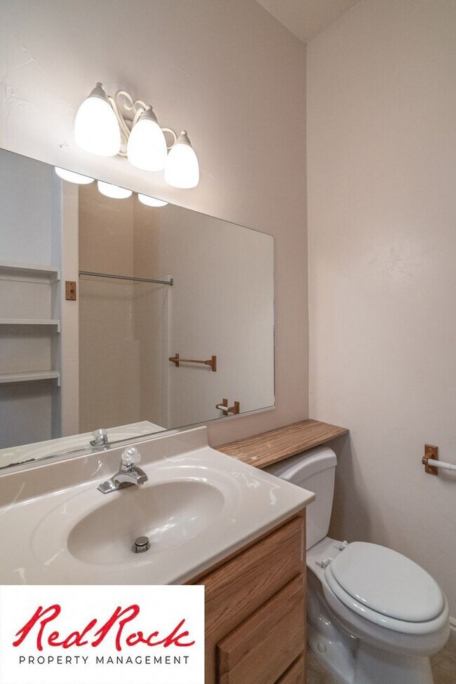 Building Photo - Enjoy Scenic Ivins Living – 3-Bed, 2-Bath ...