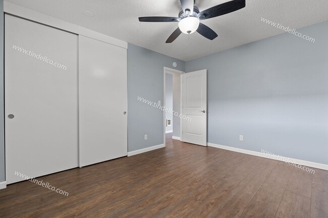 Building Photo - Cozy 2-Bedroom Duplex with Water/Sewer/Garbage & Lawncare  Included!