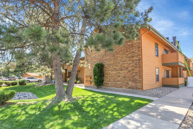 Building Photo - $1,995 - 2 Bed, 2 Bath Condo in Lakewood w...