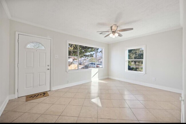 Building Photo - 220 Armstrong St