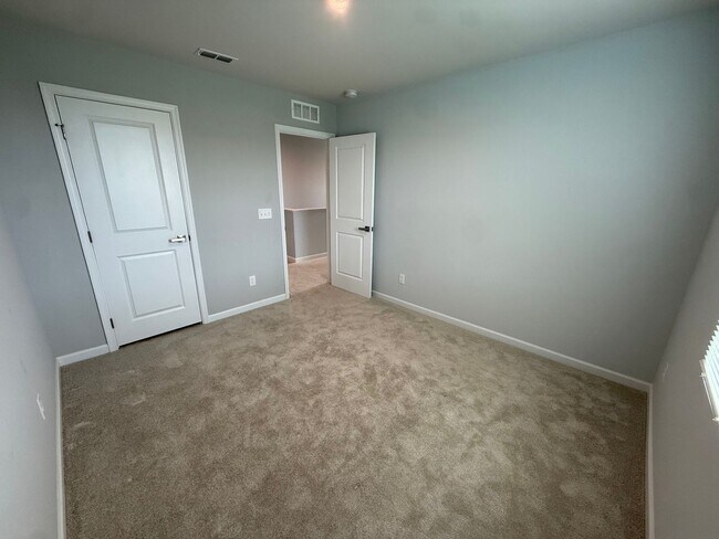 Building Photo - Like-New 4BR Home in Christiana | Open Floor Plan + Large Backyard!