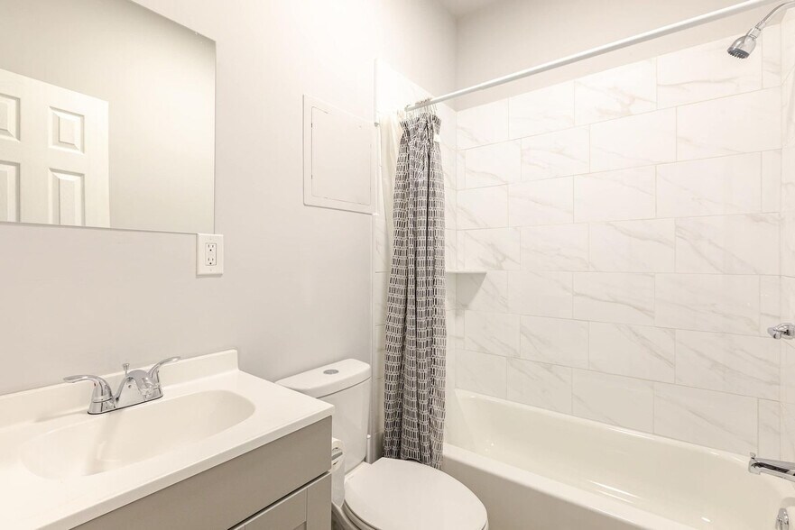 Building Photo - 1418 S 9th St