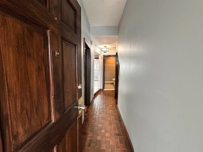 Building Photo - 474 E 7th St