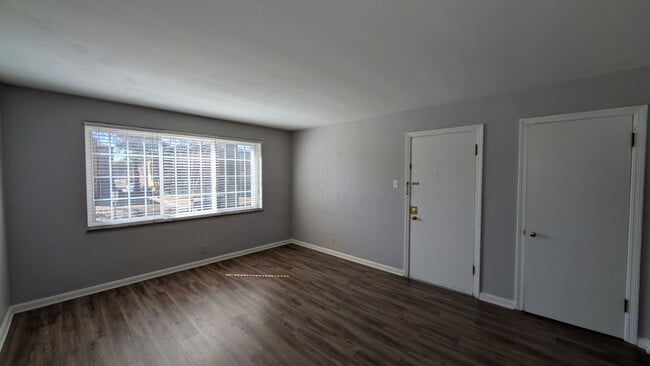 Building Photo - 5825 Sunshine Dr