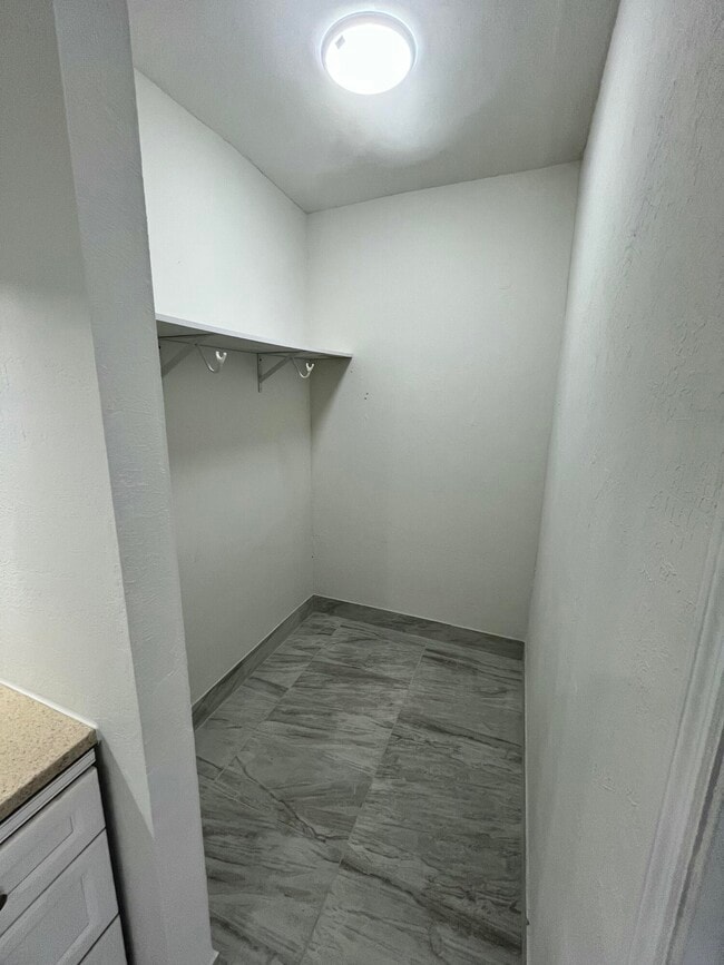 Building Photo - 6480 Contempo Ln