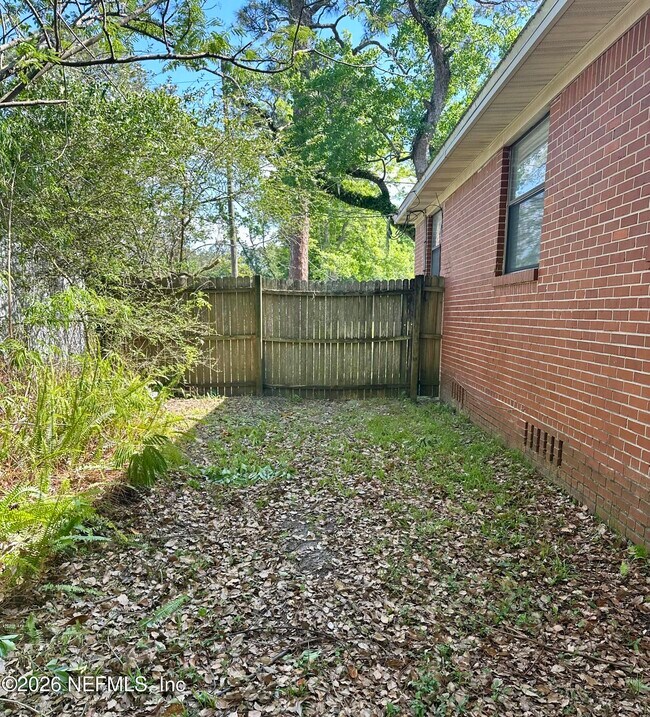 Building Photo - 5351 Royce Ave