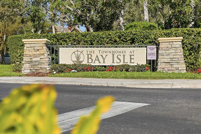 Building Photo - Bay Isle II