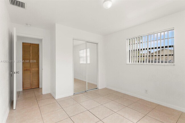 Building Photo - 4120 SW 19th St