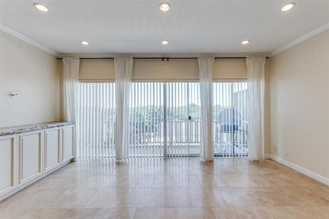 Building Photo - 6211 W Northwest Hwy