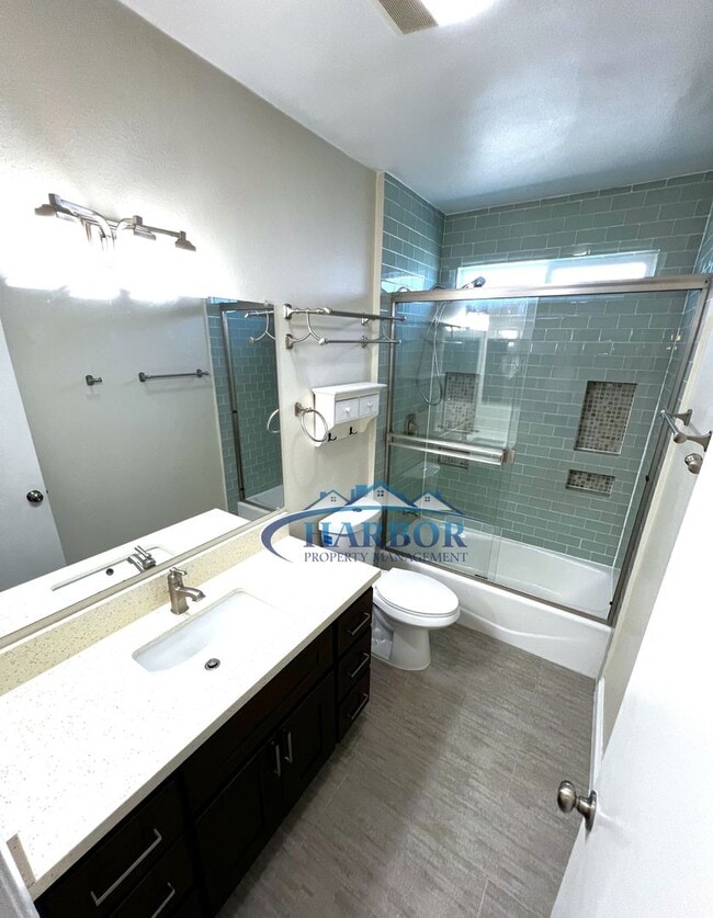 Building Photo - Charming 2-Bed 2-Bath with Private Deck & ...