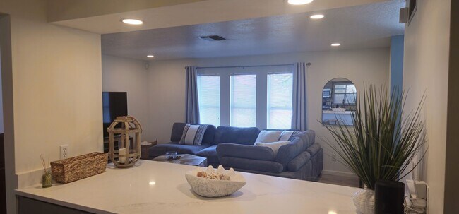 Building Photo - $6,000 Per Month FULLY FURNISHED - SATELLITE BEACH FL- MINUTES TO BEACH