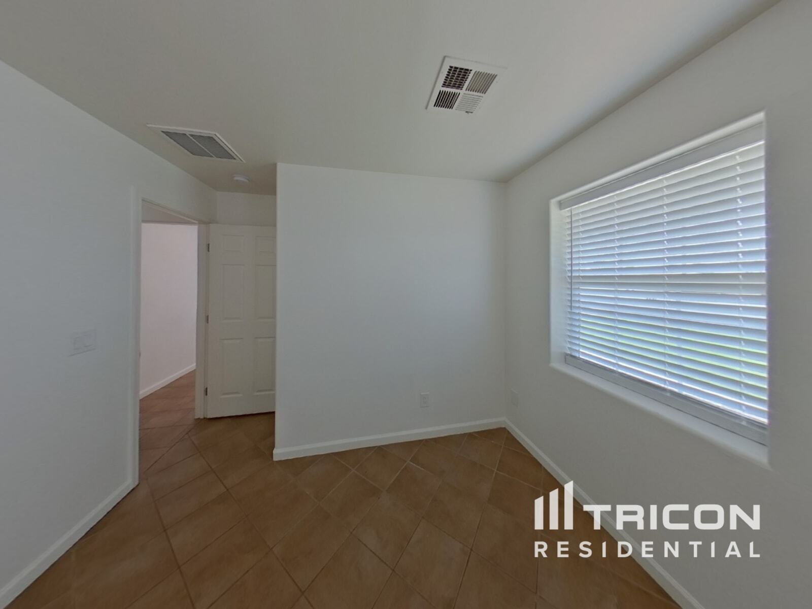 Building Photo - 619 S Sirrine