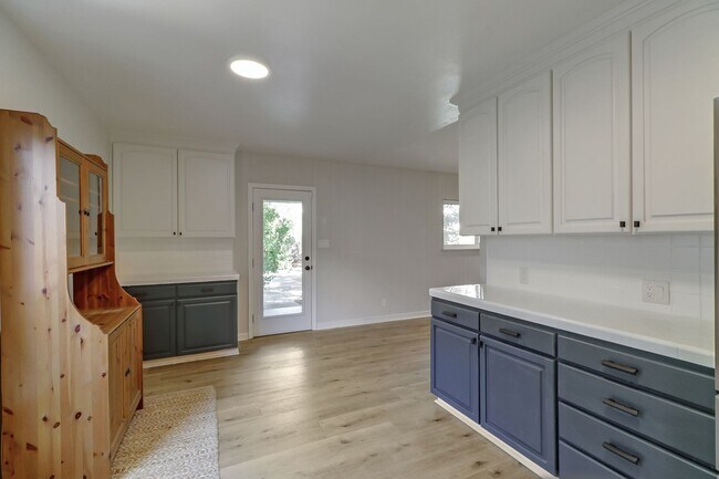 Building Photo - Los Altos 4-Bedroom with Fireplace, EV Hoo...