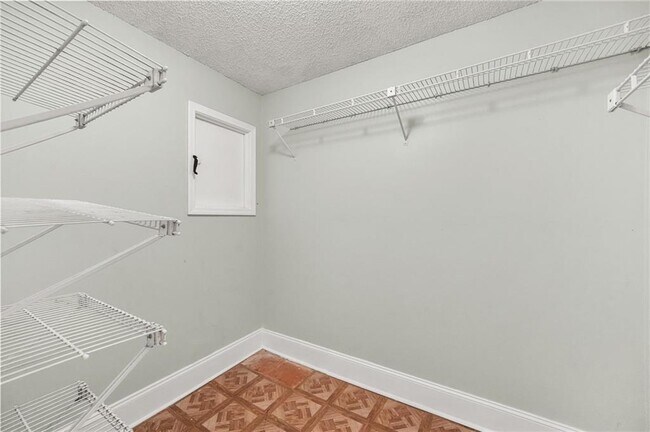 Building Photo - 140 Davis Mill Ct