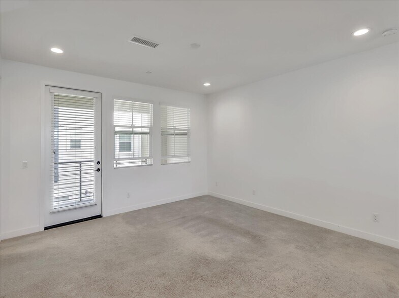 Building Photo - 1452 N Harbor Blvd