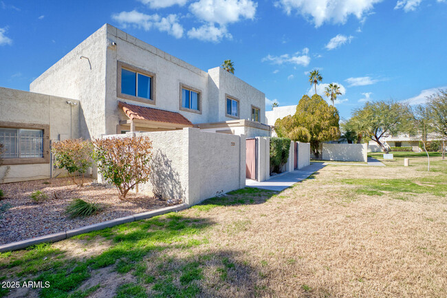Building Photo - 7920 E Keim Dr