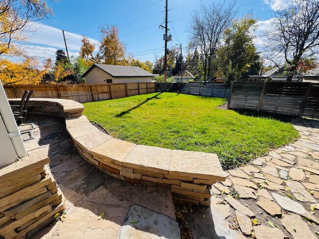 Building Photo - 3209 W Fairview Pl