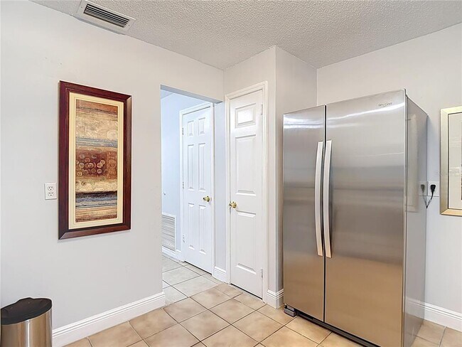 Building Photo - 222 Southeast Jefferson Cir N