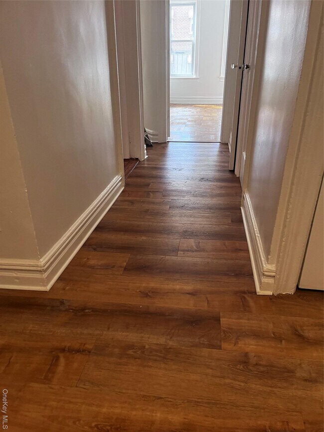 Building Photo - 1129 Noble Ave